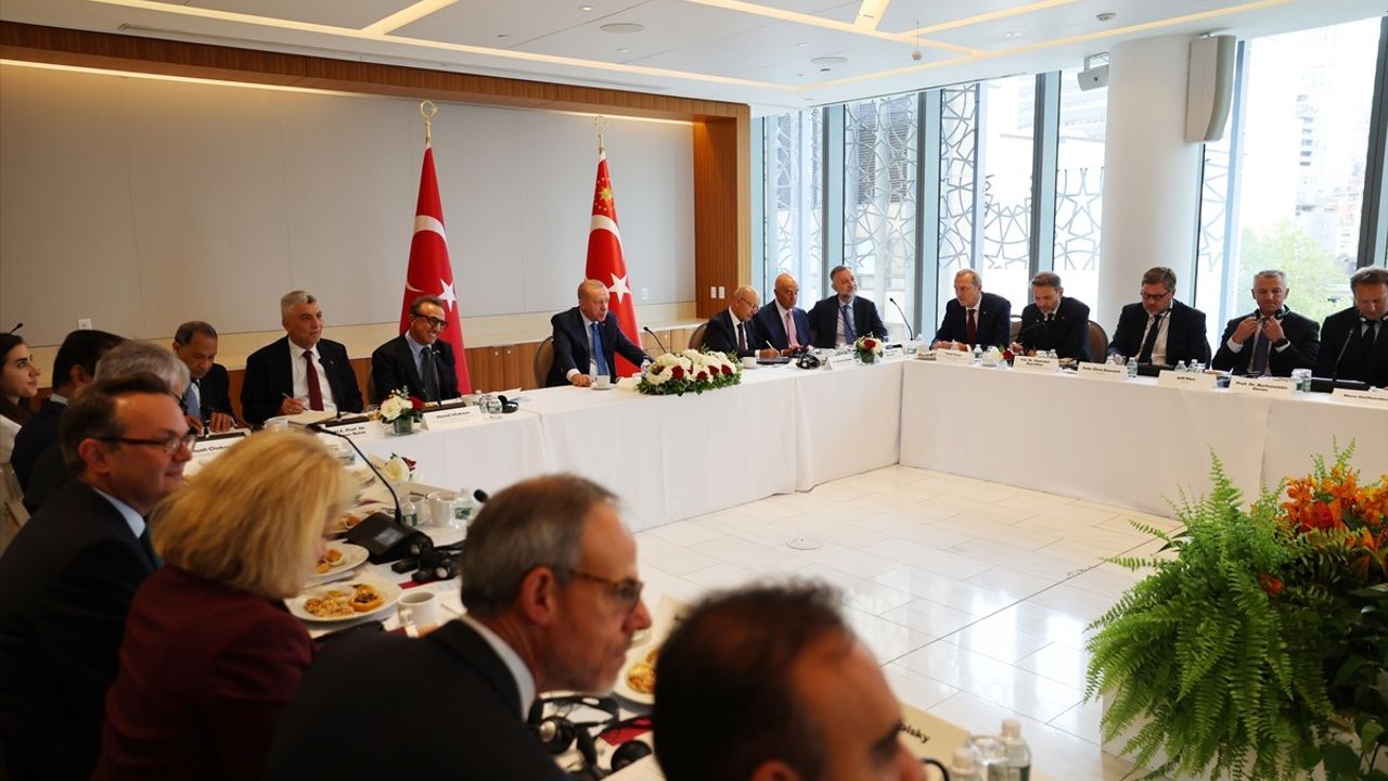 Cumhurbaşkanı Erdoğan, ABD'li İş İnsanlarıyla Bir Araya Geldi