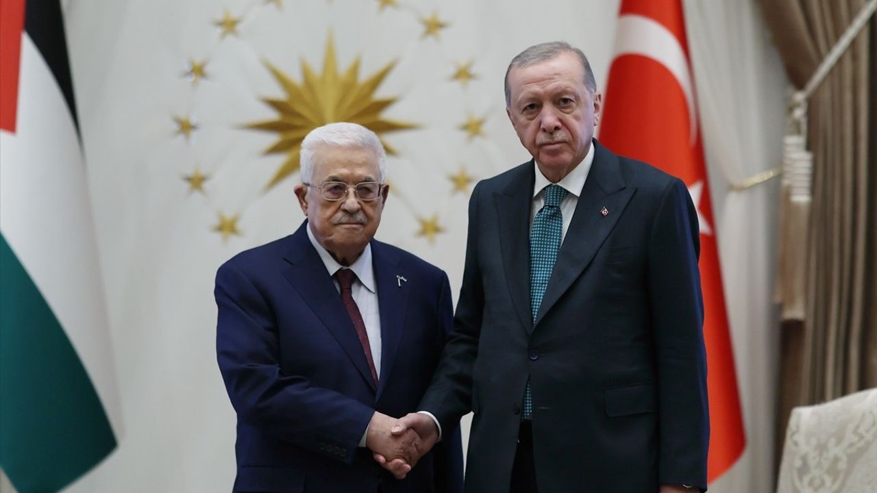 Cumhurbaşkanı Erdoğan, Filistin Devlet Başkanı Abbas ile Görüştü