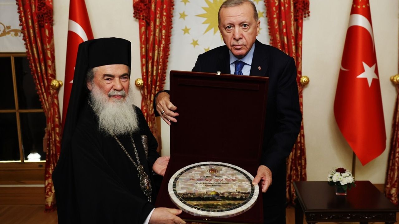 Cumhurbaşkanı Erdoğan, Kudüs Rum Ortodoks Patriği'ni Ağırladı