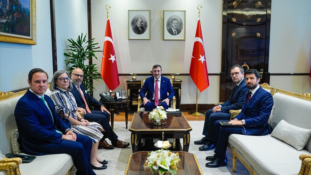 Cumhurbaşkanı Yardımcısı Yılmaz, Portekiz Bakanı Pinto Luz'u Ağırladı