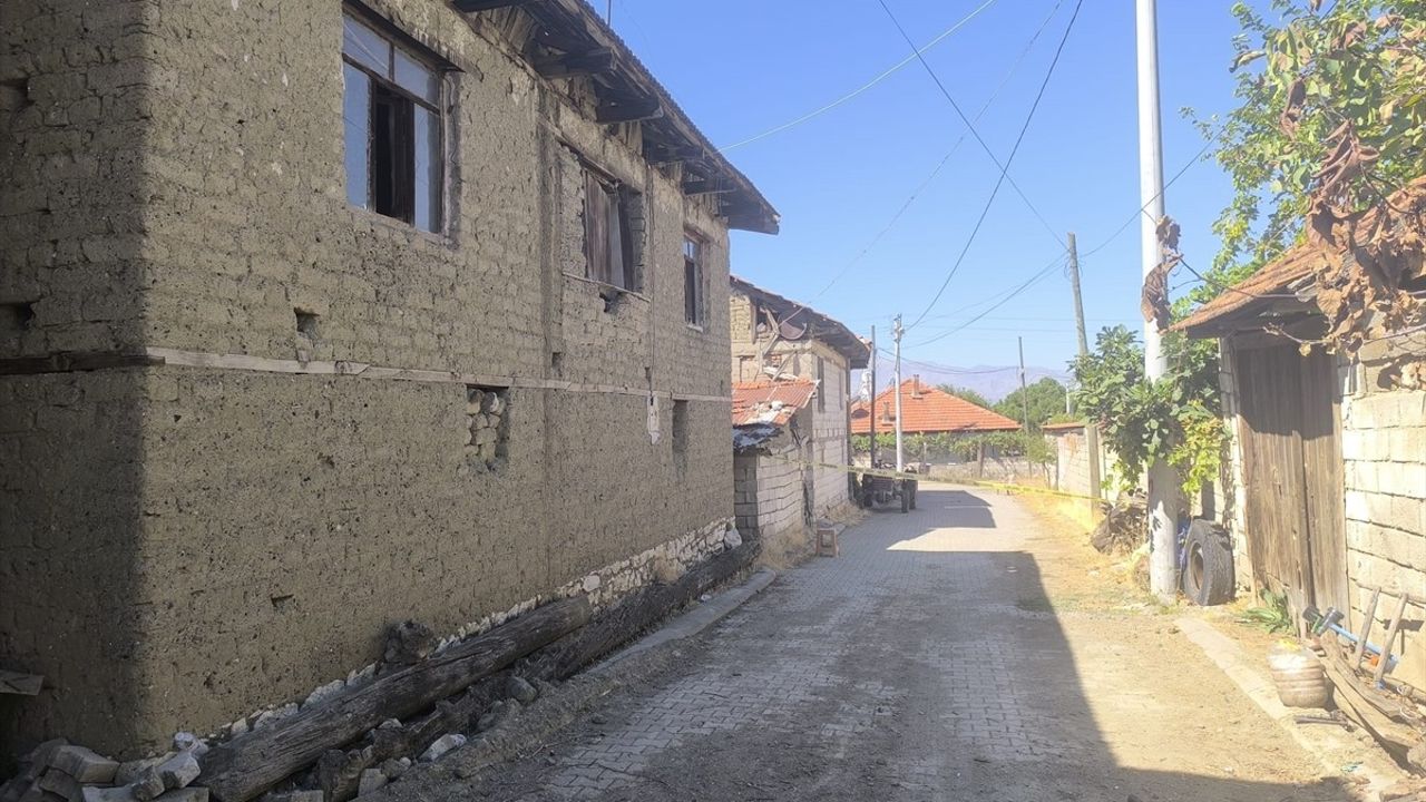 Denizli'de Babaannelisini Öldüren Torun Tutuklandı