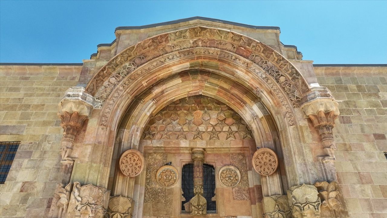 Divriği Ulu Camisi ve Darüşşifası'nın Belgeseli Geliyor