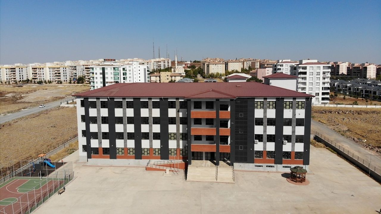 Diyarbakır'da Deprem Sonrası Eğitim Hamlesi: 70 Okul İnşa Edildi