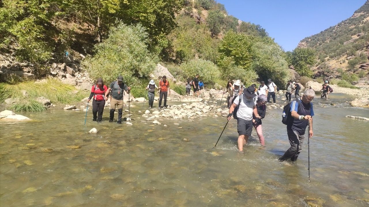 Doğaseverler Zore Kanyonu'nda Yürüyüş Etkinliği Düzenledi