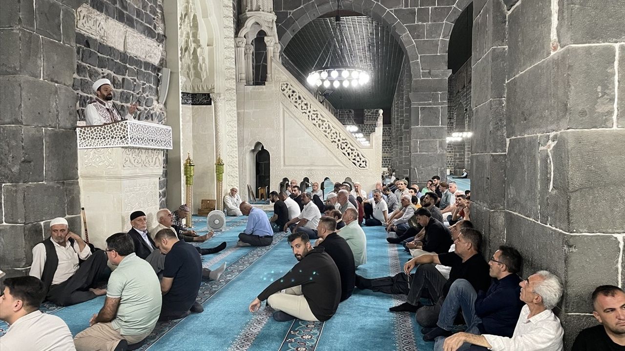 Doğu ve Güneydoğu'da Mevlit Kandili Coşkuyla Kutlandı