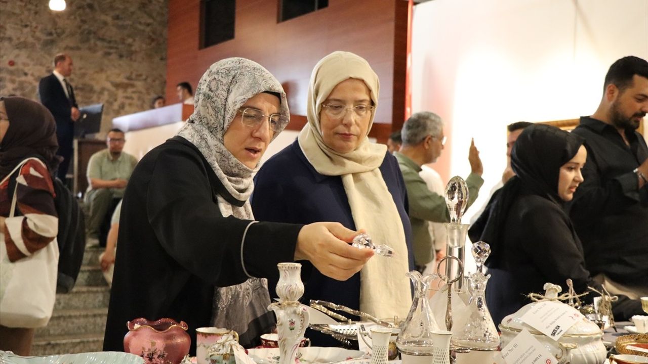 Dolmabahçe'de 'Gazze İçin İyilik' Sergisi Açıldı