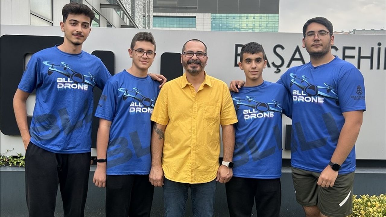 Dron Pilotları Geleceği Gökyüzünde İnşa Ediyor