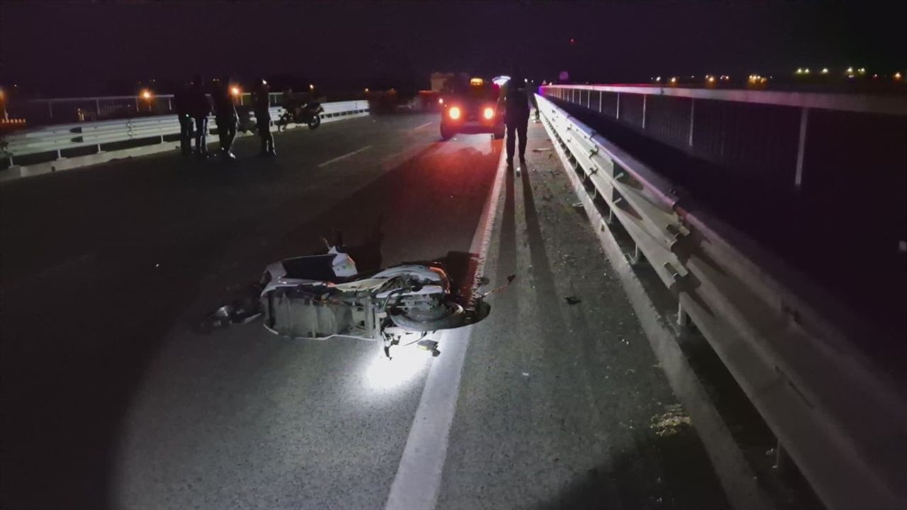 Edirne'de Taksi ve Elektrikli Motosiklet Çarpıştı: 2 Yaralı