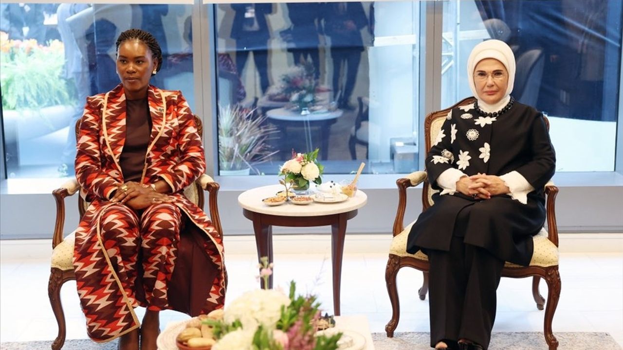Emine Erdoğan ve Zita Oligui Nguema Arasında Sıfır Atık İş Birliği Görüşmesi