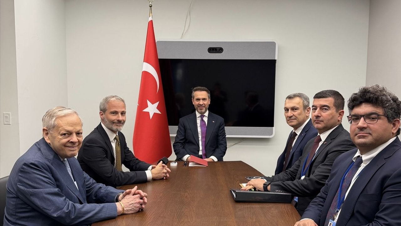 Enerji Bakanı Bayraktar New York'ta Enerji ve Finans Temsilcileriyle Göz Temasında