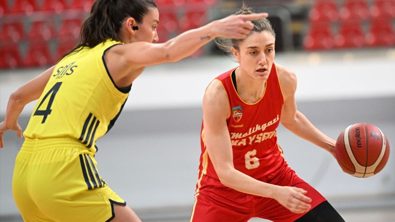 Erciyes Kupası Kadınlar Turnuvası'nda Melikgazi Fenerbahçe'ye Geçildi