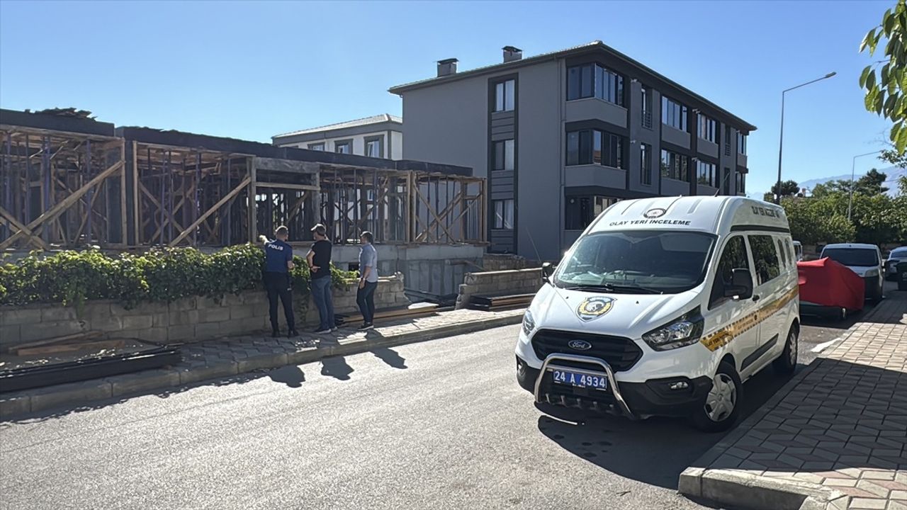 Erzincan'da İnşaat Kazası: İşçi Ağır Yaralandı