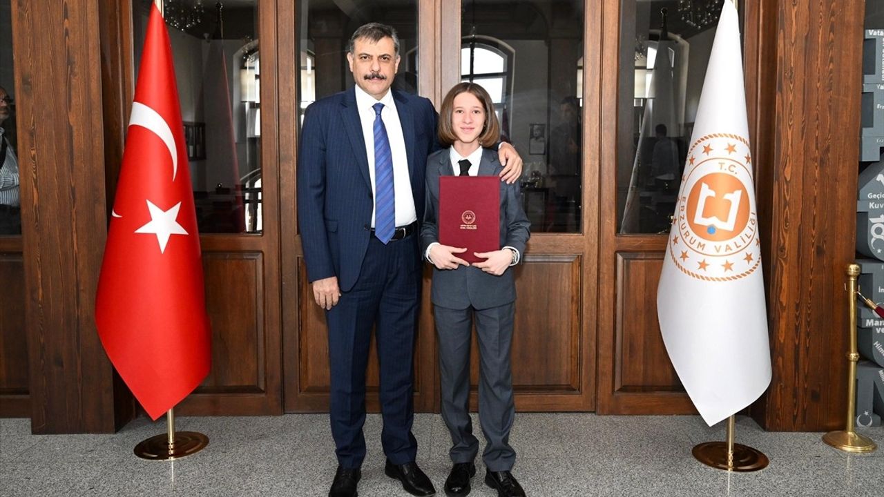 Erzurum'da 12 Yaşındaki Alperen Yılmaz'ın Hafızlık Başarısı