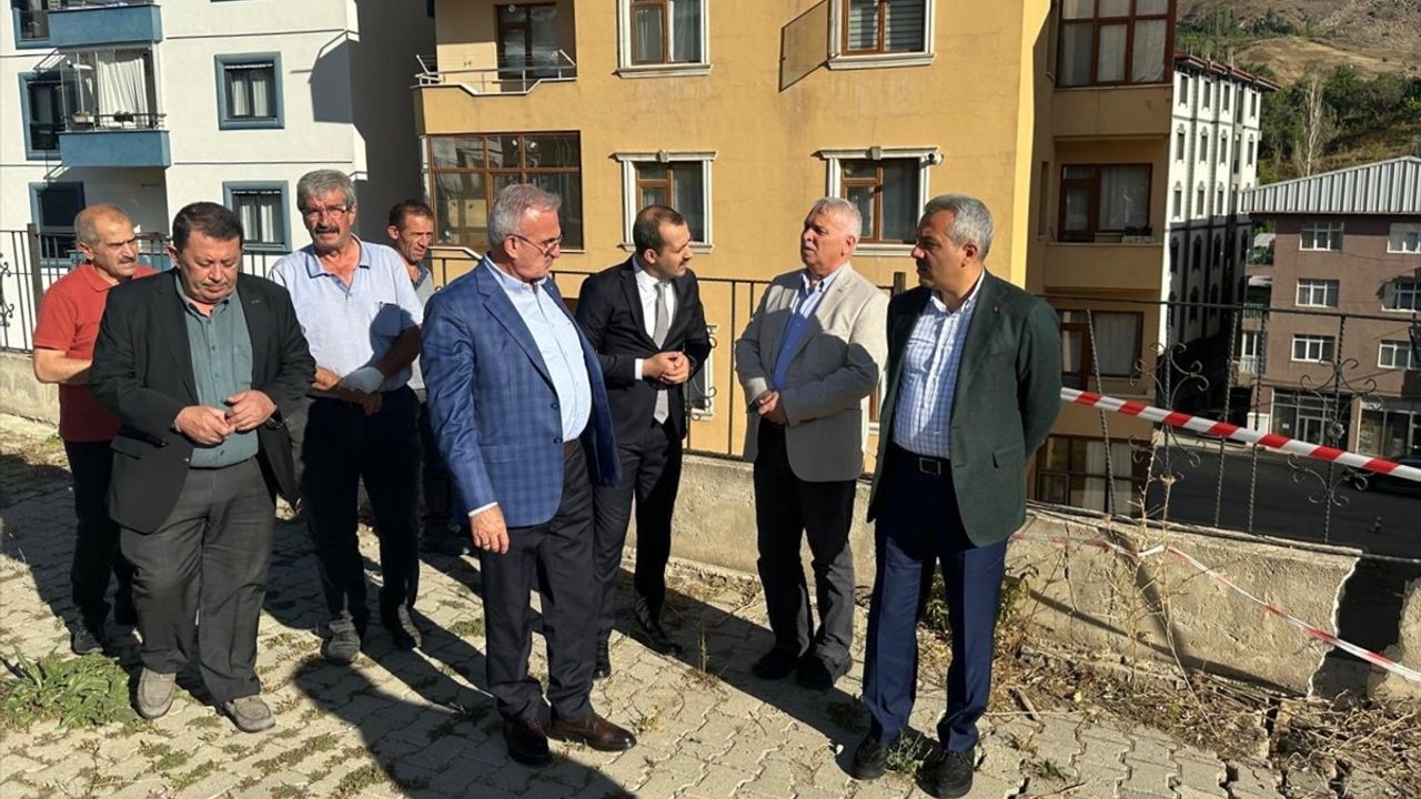 Erzurum'da Heyelan İncelemesi: İçişleri Bakan Yardımcısı Karaloğlu Bölgeyi Ziyaret Etti
