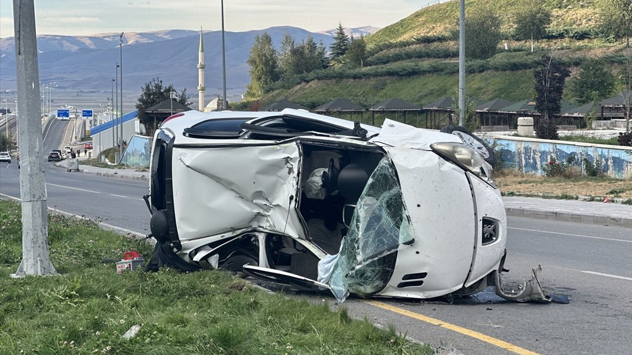 Erzurum'da Trafik Kazası: İki Kişi Yaralandı