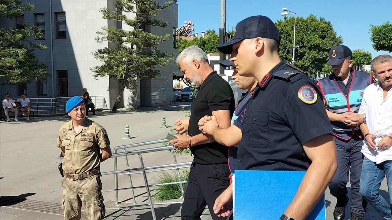 Eski Manavgat Belediye Başkanı Sözen ve Kardeşi Adliyeye Sevk Edildi