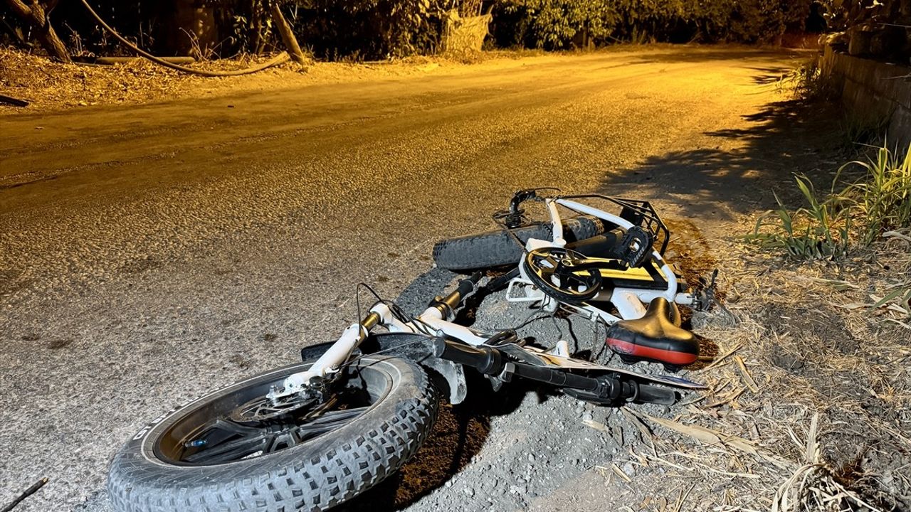 Fethiye'de Bisikletli Sürücü Otomobil Çarpması Sonucu Ağır Yaralandı