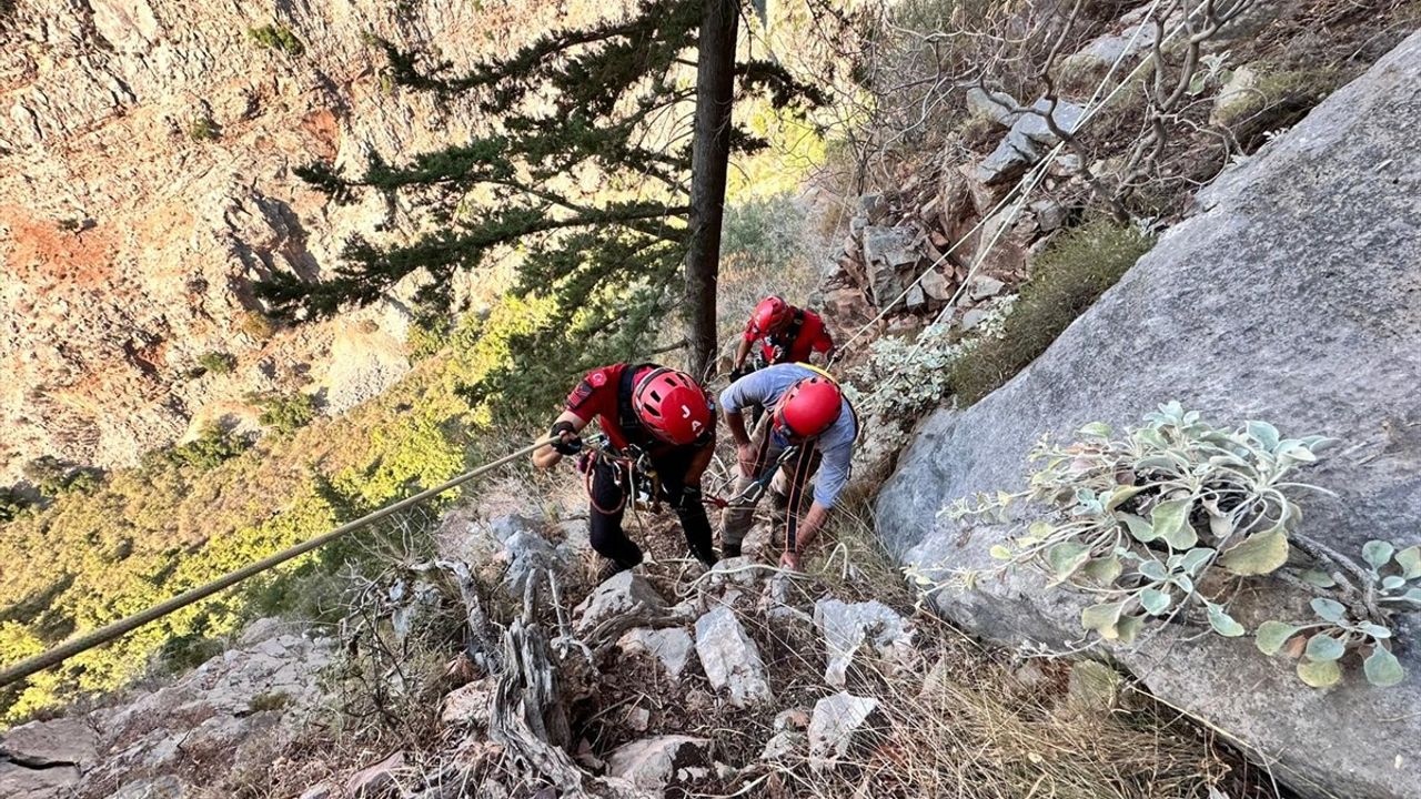 Fethiye'de Mahsur Kalan Alman Turist Kurtarıldı