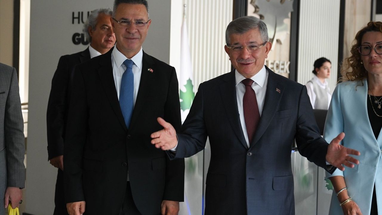 Filistin Büyükelçisi Faed Mustafa'dan Davutoğlu'na Veda Ziyareti