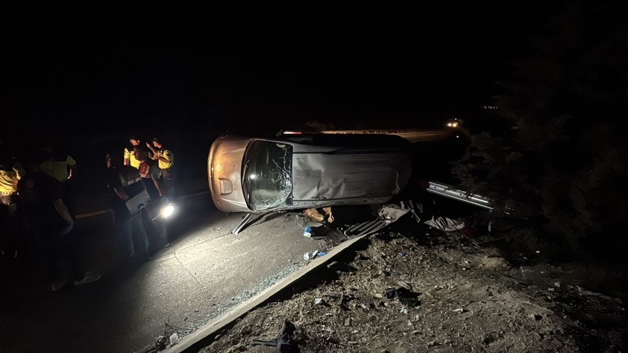 Gaziantep'te Trafik Kazası: 2 Ölü, 8 Yaralı