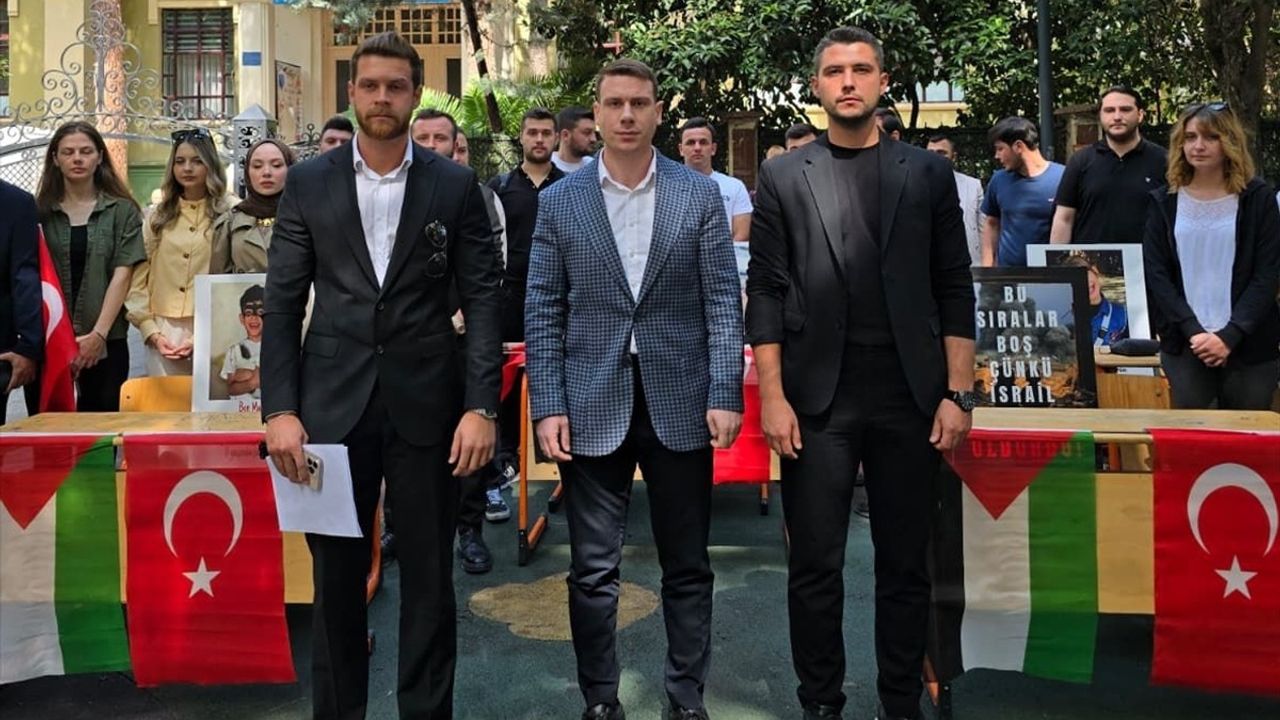 Gazze'deki Öğrenciler Unutulmadı: Boş Sıralar Etkinliği Düzenlendi