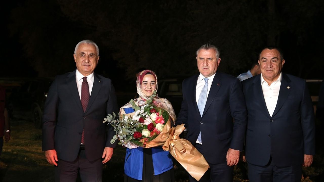Gençlik ve Spor Bakanı Bak, Muş'taki Gençlik Buluşması'nda Önemli Mesajlar Verdi