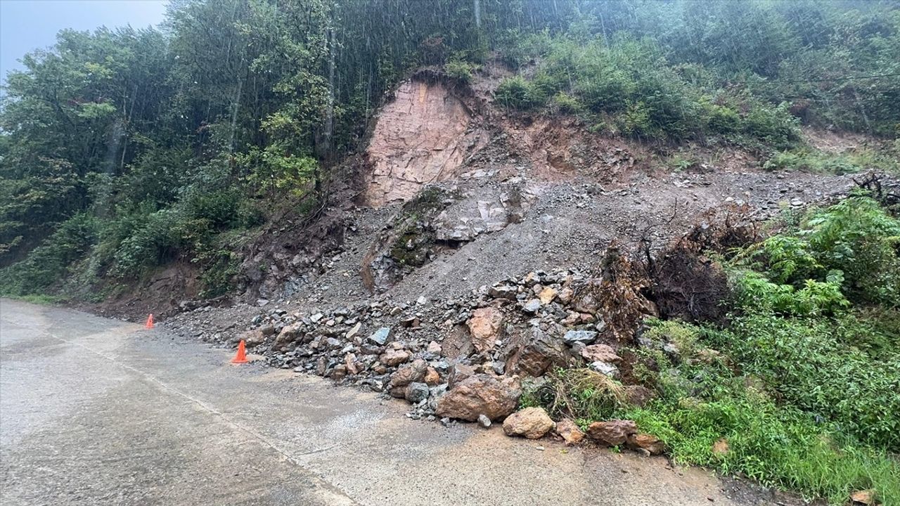 Giresun'da Sağanak Yağış Hayatı Olumsuz Etkiledi