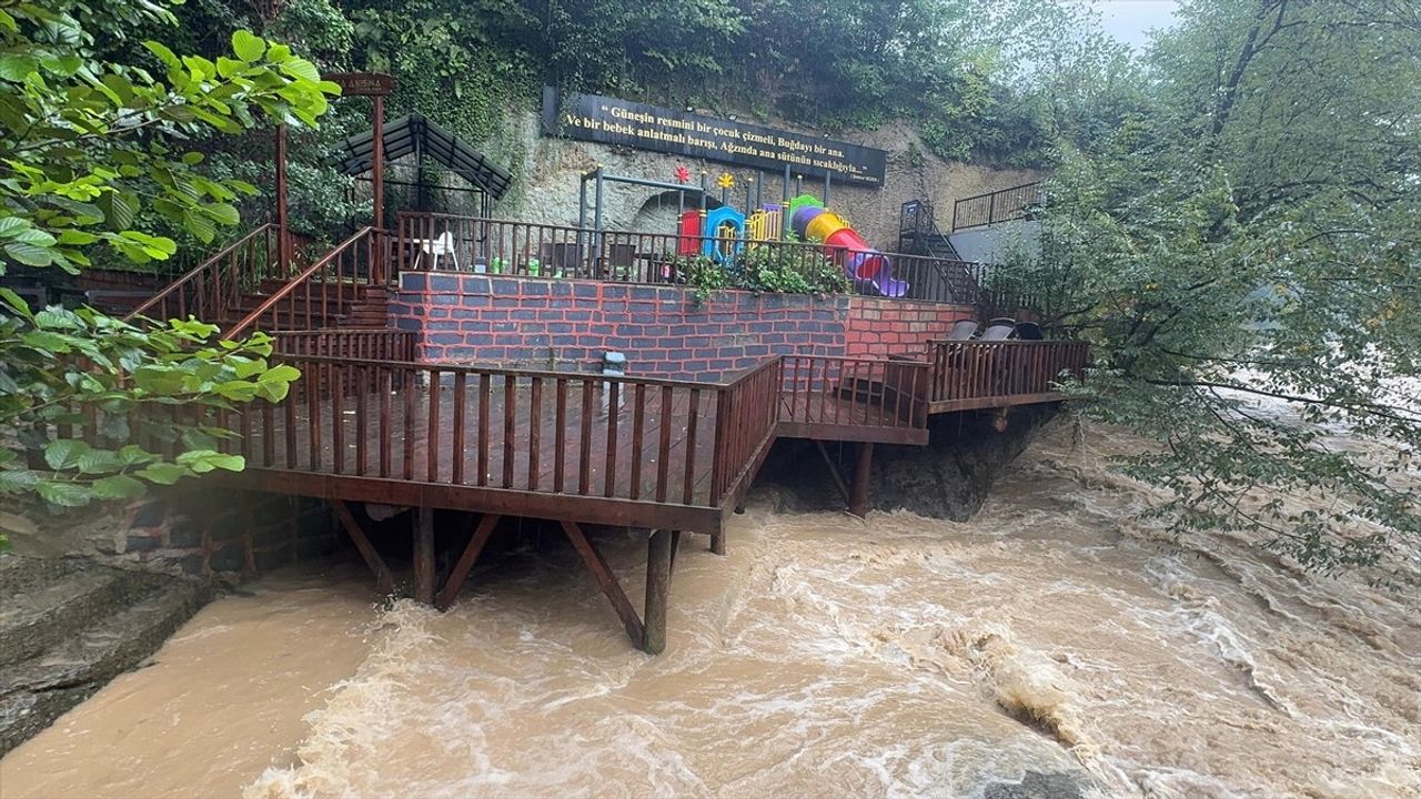 Giresun'da Şiddetli Sağanak Geçmişi Olumsuz Etkiledi