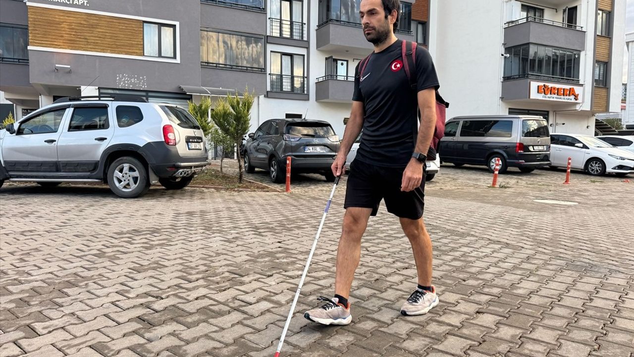 Görme Engelli Ertuğrul Demirel'in Futbolla Dolu Hayatı