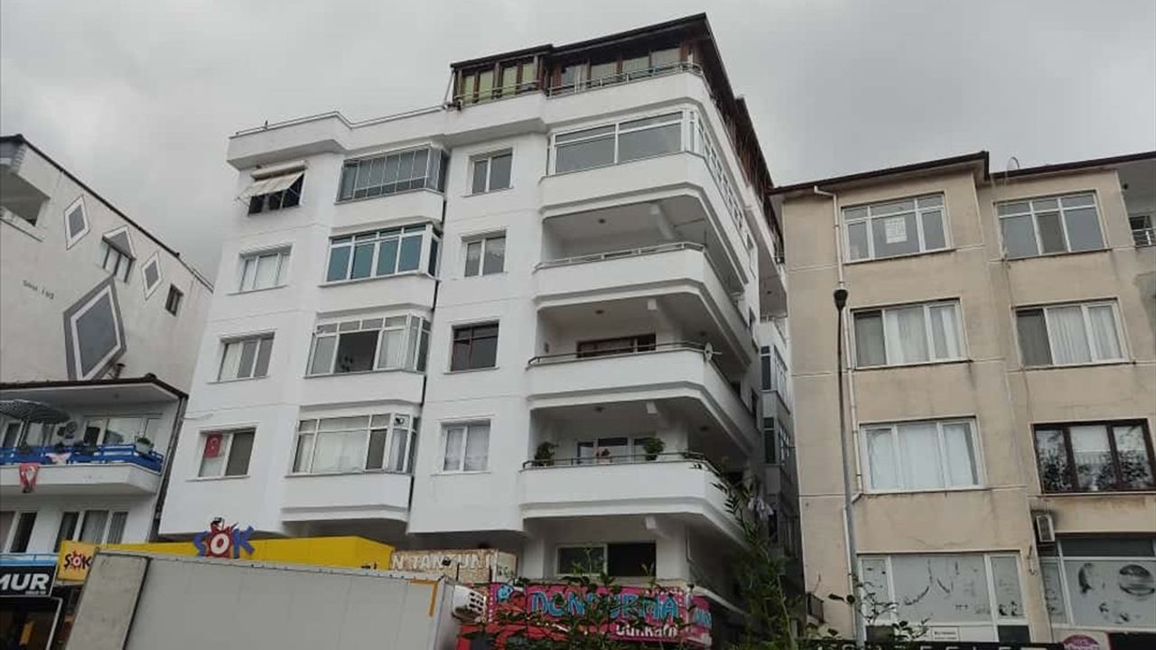 Güllü adlı şarkıcı Gül Tut, Yalova'daki evinde hayatını kaybetti