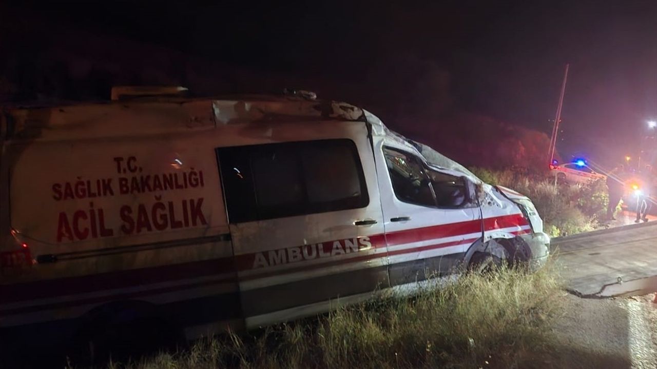 Gümüşhane'de Ambulans Kazası: 3 Sağlık Personeli Yaralı