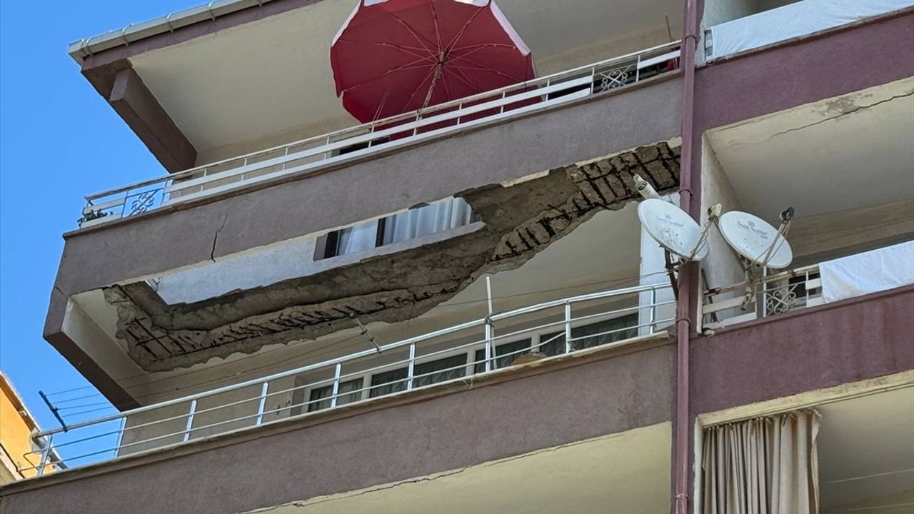 Güngören'deki Balkon Çökmesi Sonrası Bina Tahliye Edildi