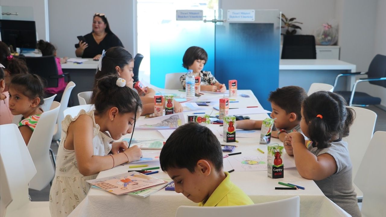 Hatay'da Aşina Yüzler Sergisi Sanatseverlerle Buluştu