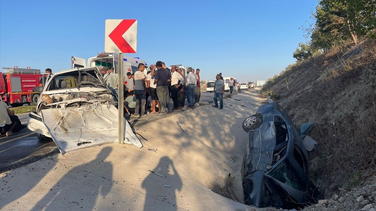 Hatay'da Trafik Kazası: 4 Yaralı