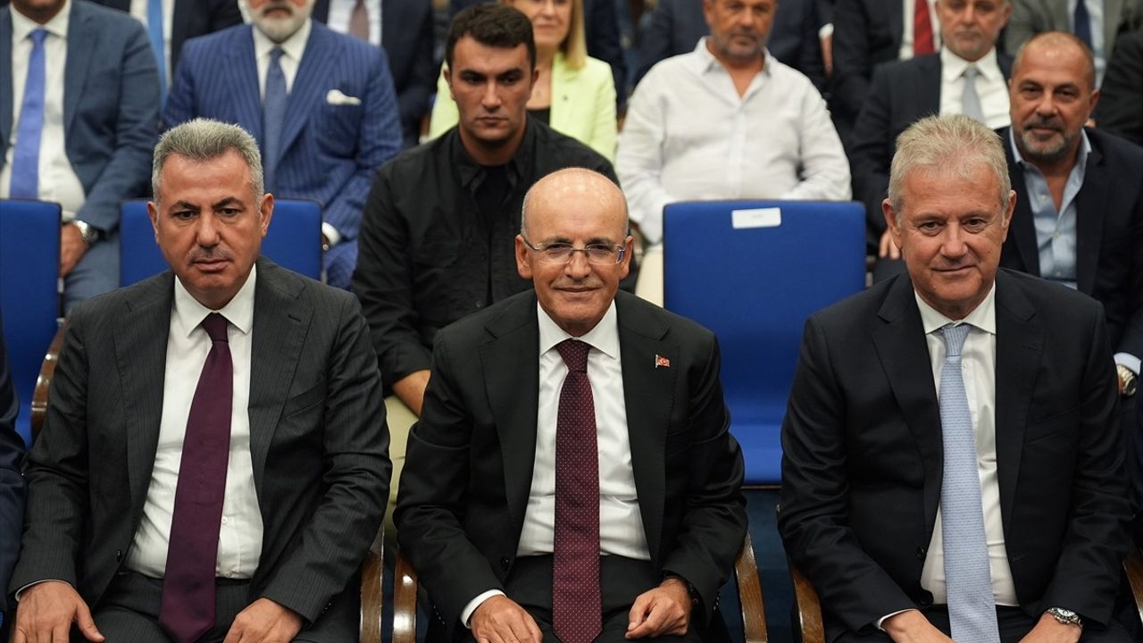 Hazine ve Maliye Bakanı Şimşek, İzmir İş Dünyasıyla Buluştu