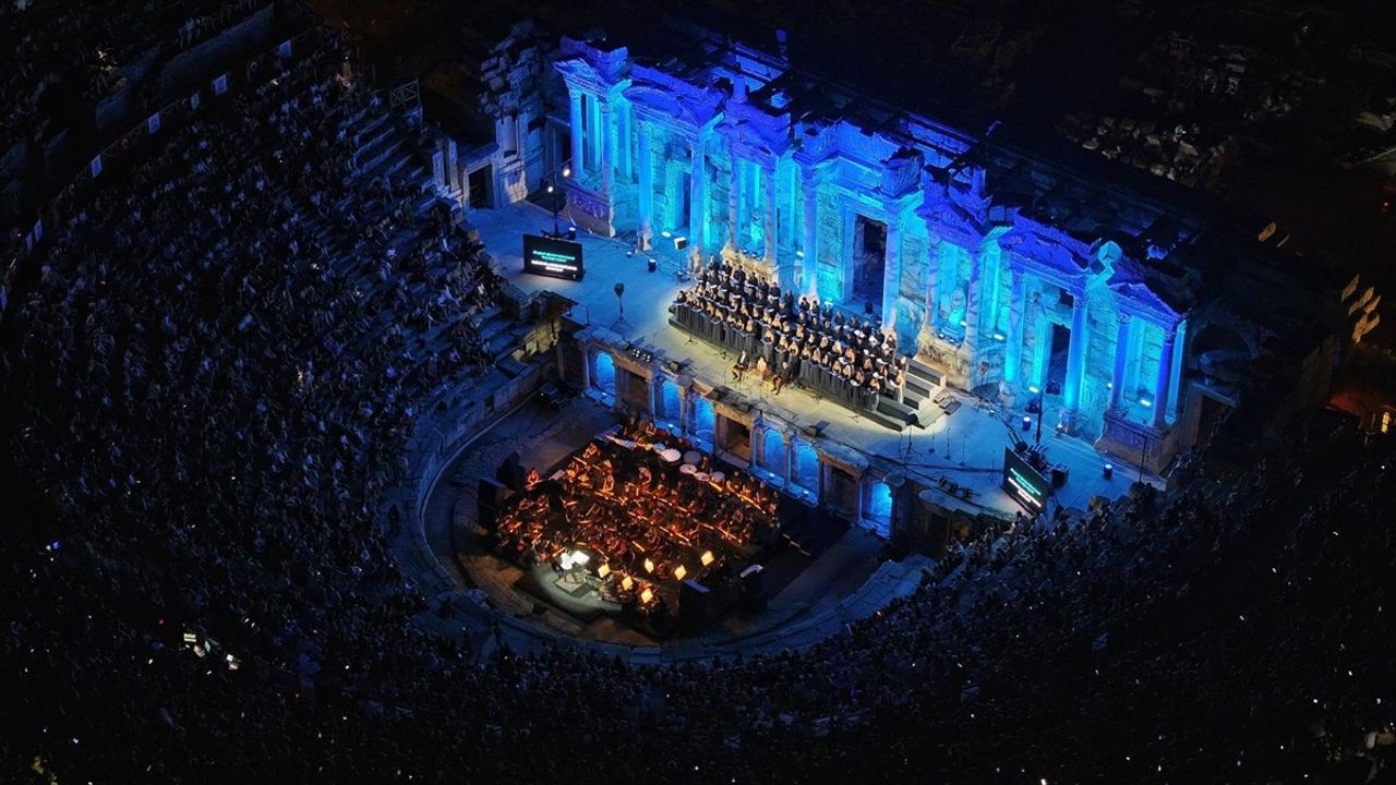 Hierapolis'te 'Carmina Burana' Balesi Coşkuyla Sahnelendi