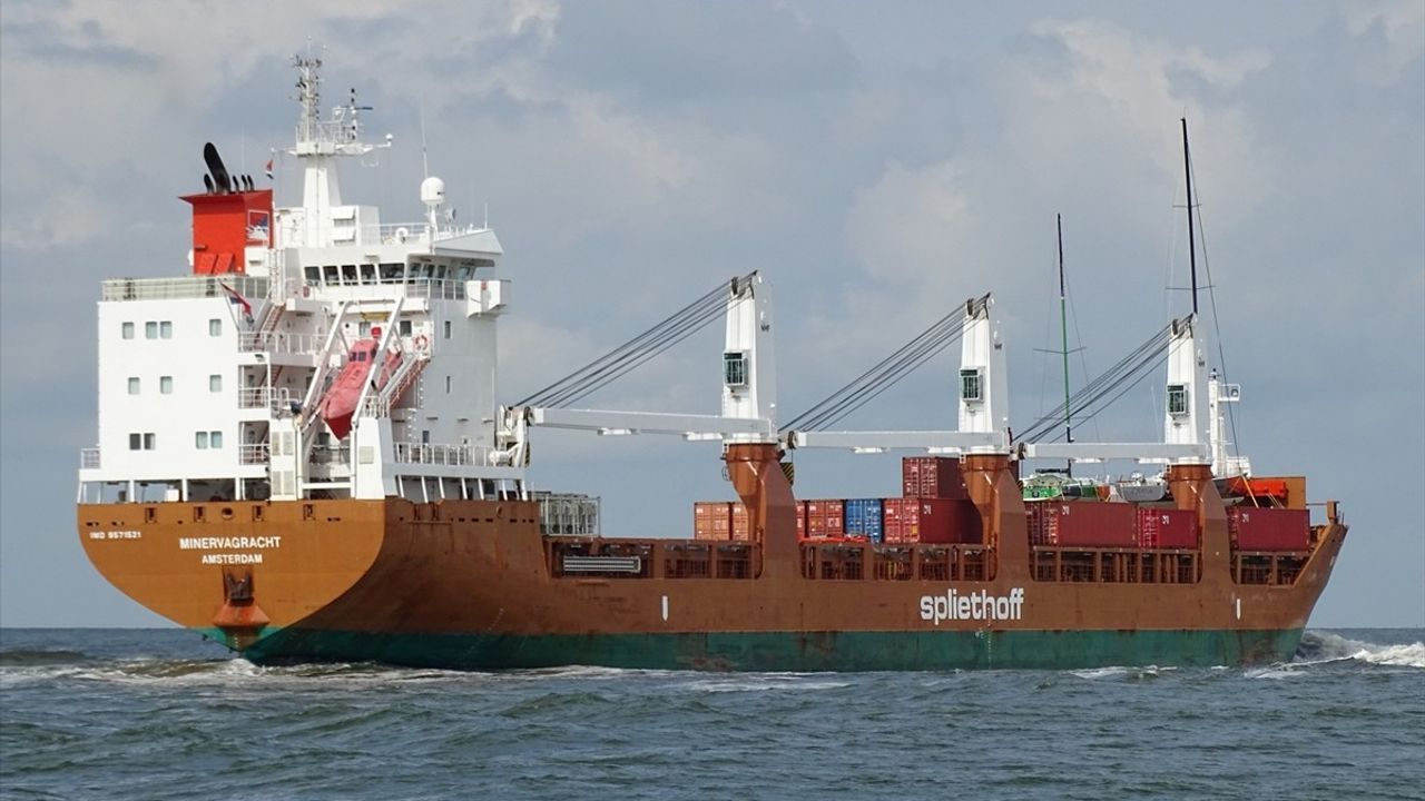 Hollanda Bayraklı Yük Gemisi Aden Körfezi'nde Saldırıya Uğradı