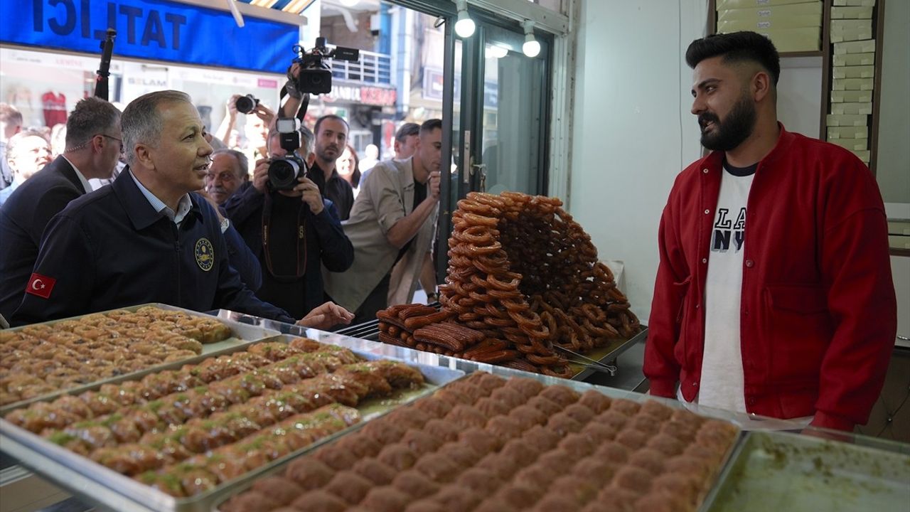 İçişleri Bakanı Yerlikaya Ağrı'da Vatandaşlarla Bir Araya Geldi