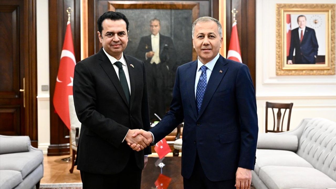 İçişleri Bakanı Yerlikaya, Pakistanlı Mevkidaşı ile Görüştü