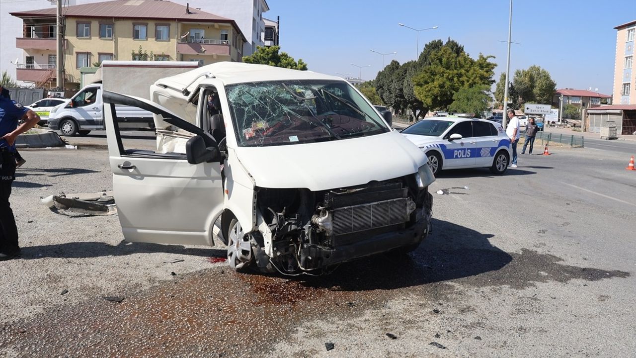 Iğdır'da Trafik Kazası: 4 Yaralı