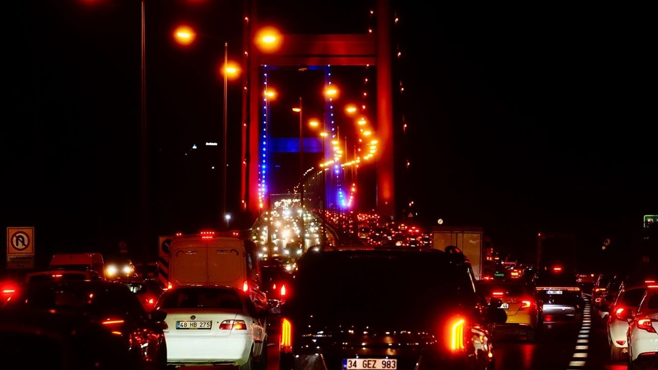 İstanbul'da Akşam Saatlerinde Trafik Yoğunluğu Yüzde 80