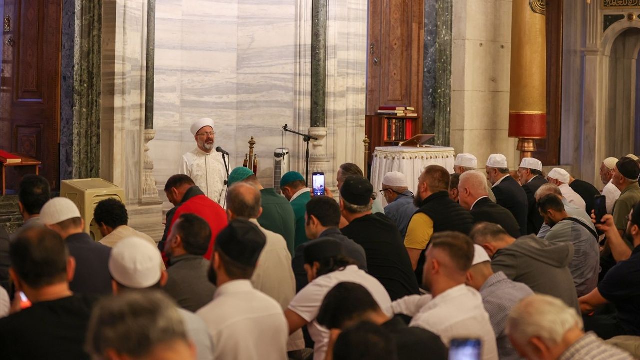 İstanbul'da Gazze İçin Sabah Namazı