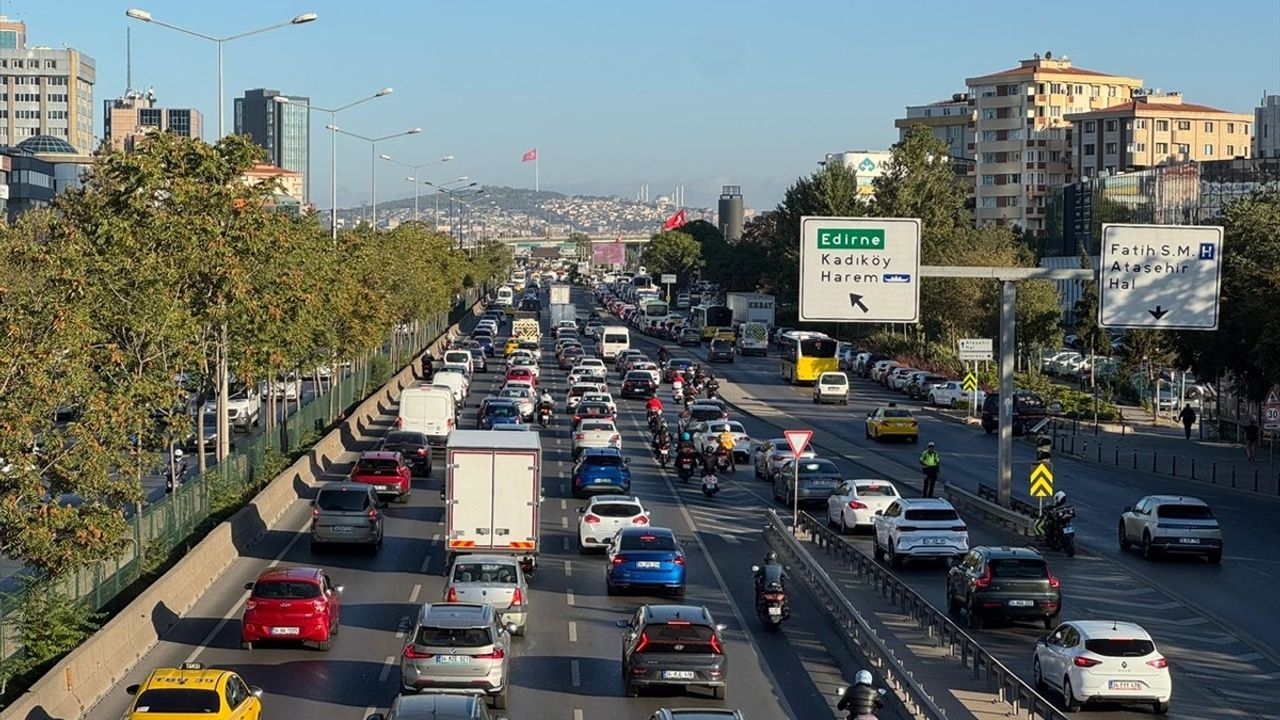 İstanbul'da Pazartesi Trafik Yoğunluğu