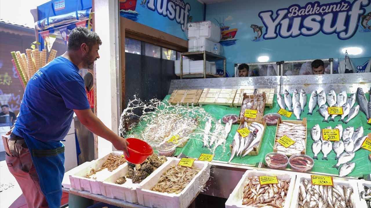 İstanbul'daki Balık Tezgahları Canlanıyor