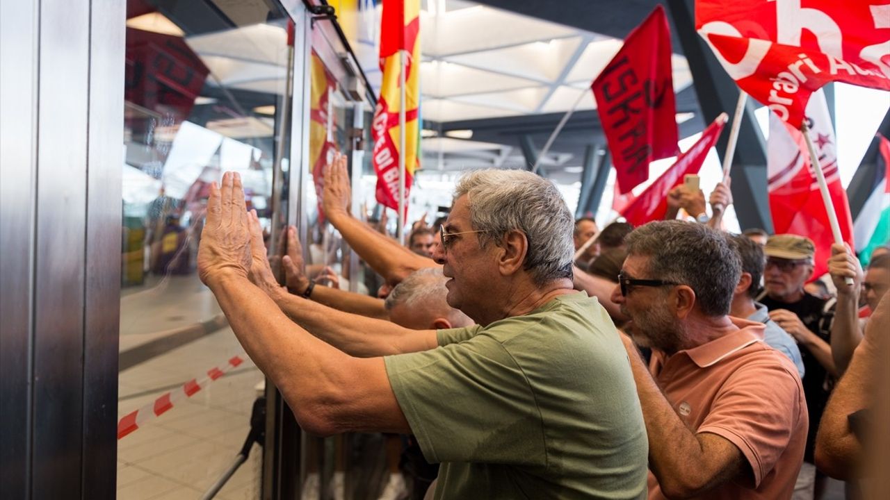 İtalya'da Gazze İçin Genel Grev Düzenlendi