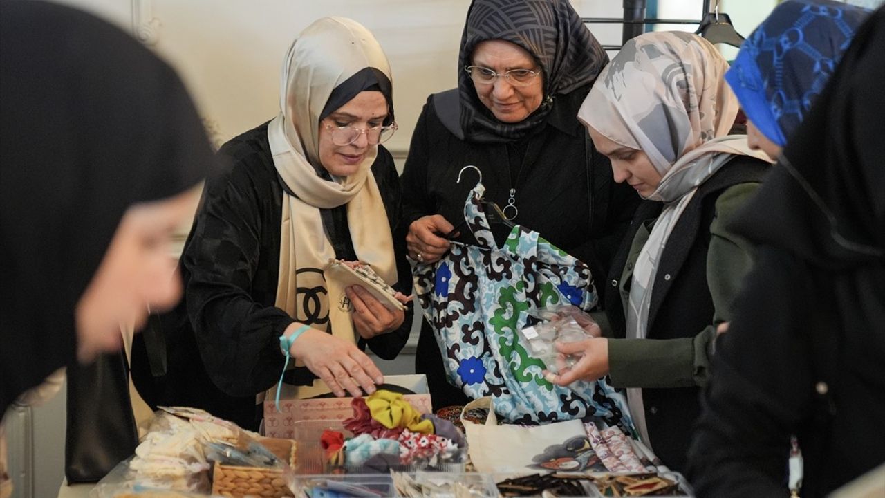 İyilikhane Çocuk Derneği Kermesi Gelirini Gazze'ye Bağışlıyor