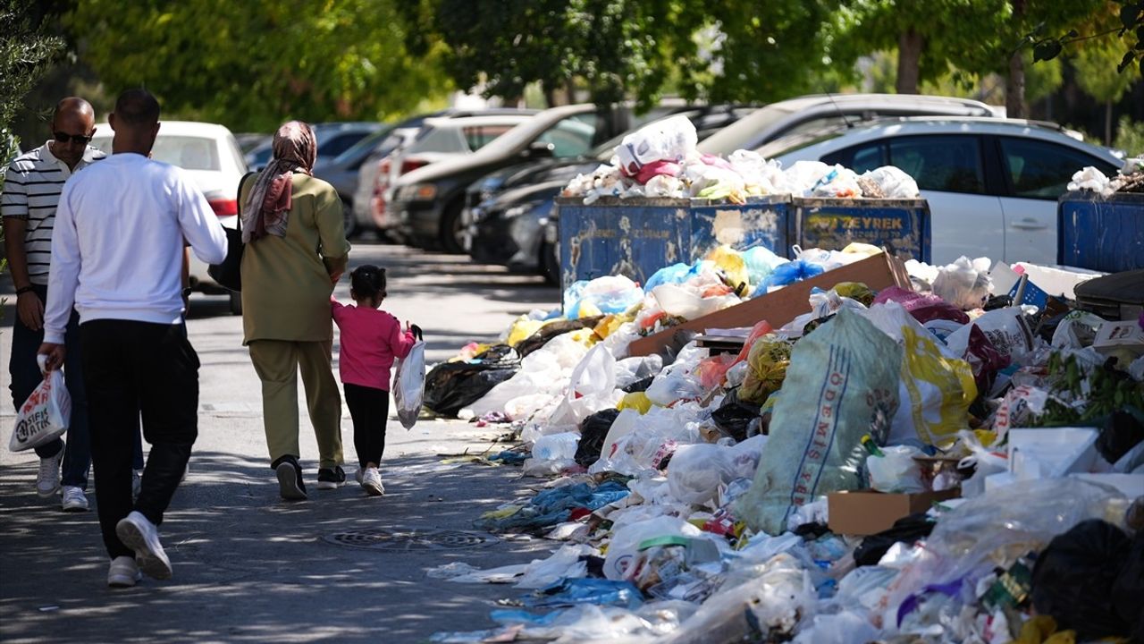 İzmir Buca'da Çöp Krizi: Vatandaşların Tepkisi Artıyor