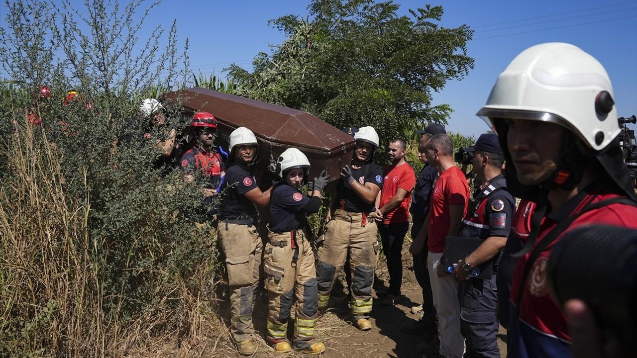 İzmir'de Eğitim Uçağı Kazası: Pilot Berfu Hatipoğlu'nun Cenazesi Defnedildi