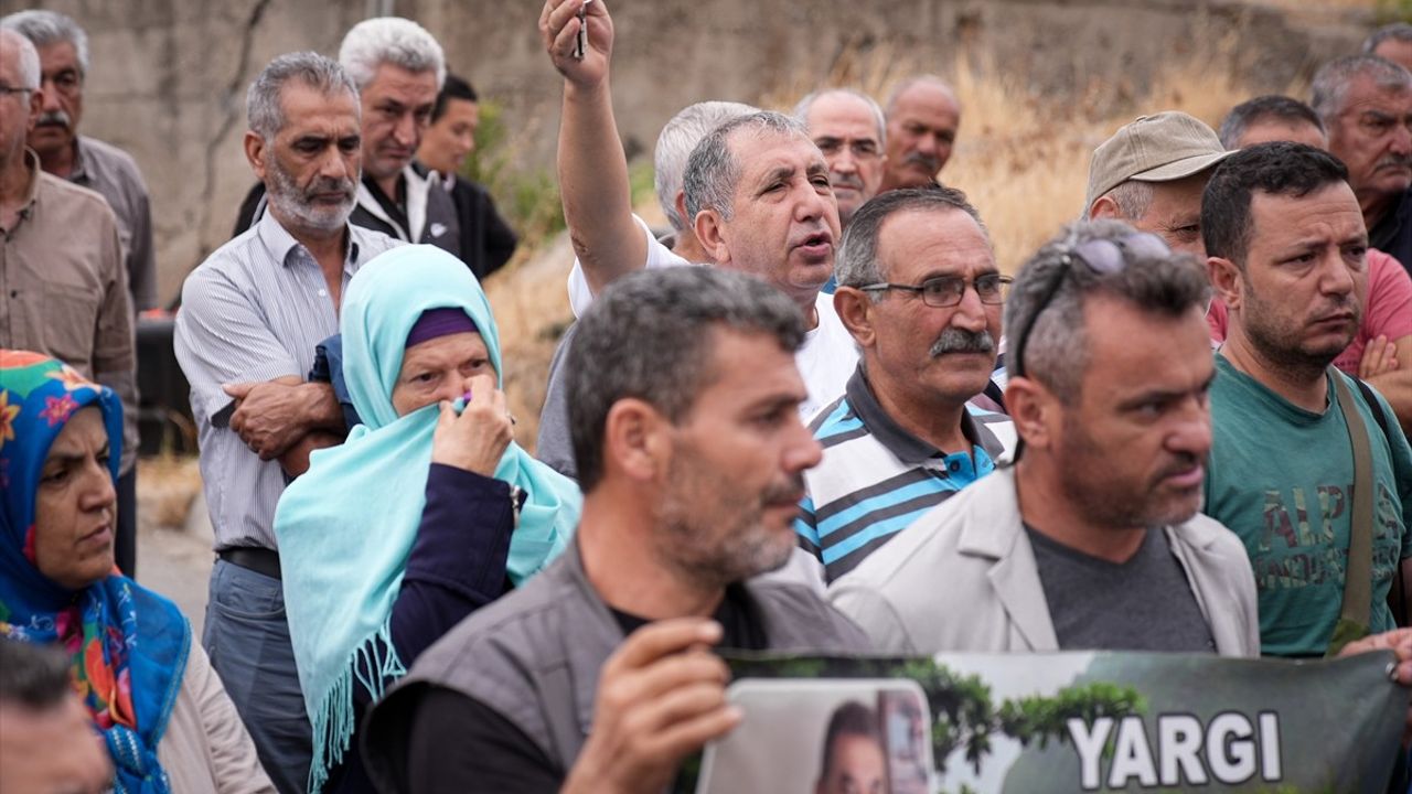 İzmir'de Mahalleli Çöp Alanına Karşı Eylem Düzenledi
