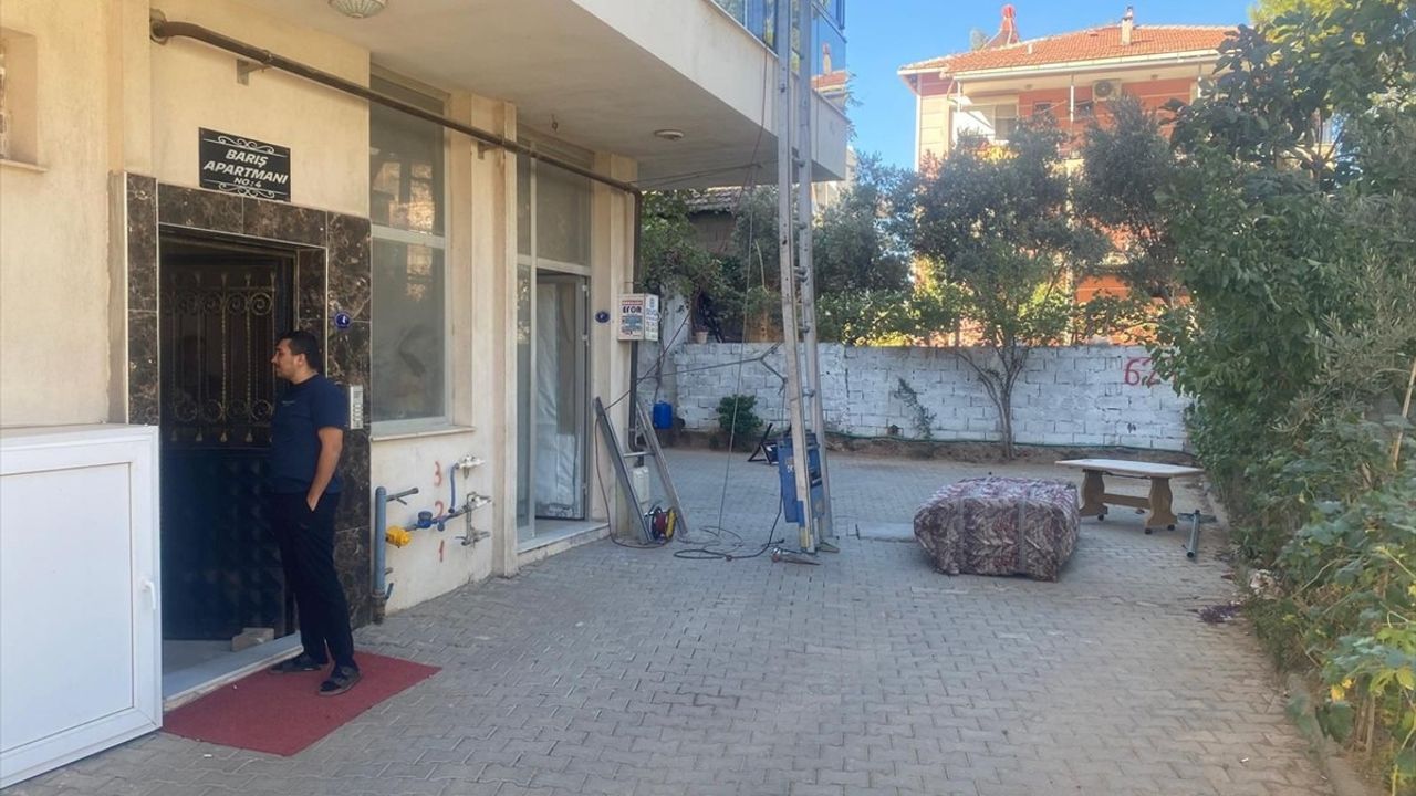 İzmir'de Nakliye Asansöründen Düşen Koltuk, 9 Yaşındaki Ebrar Aktaş'ın Hayatına Mal Oldu